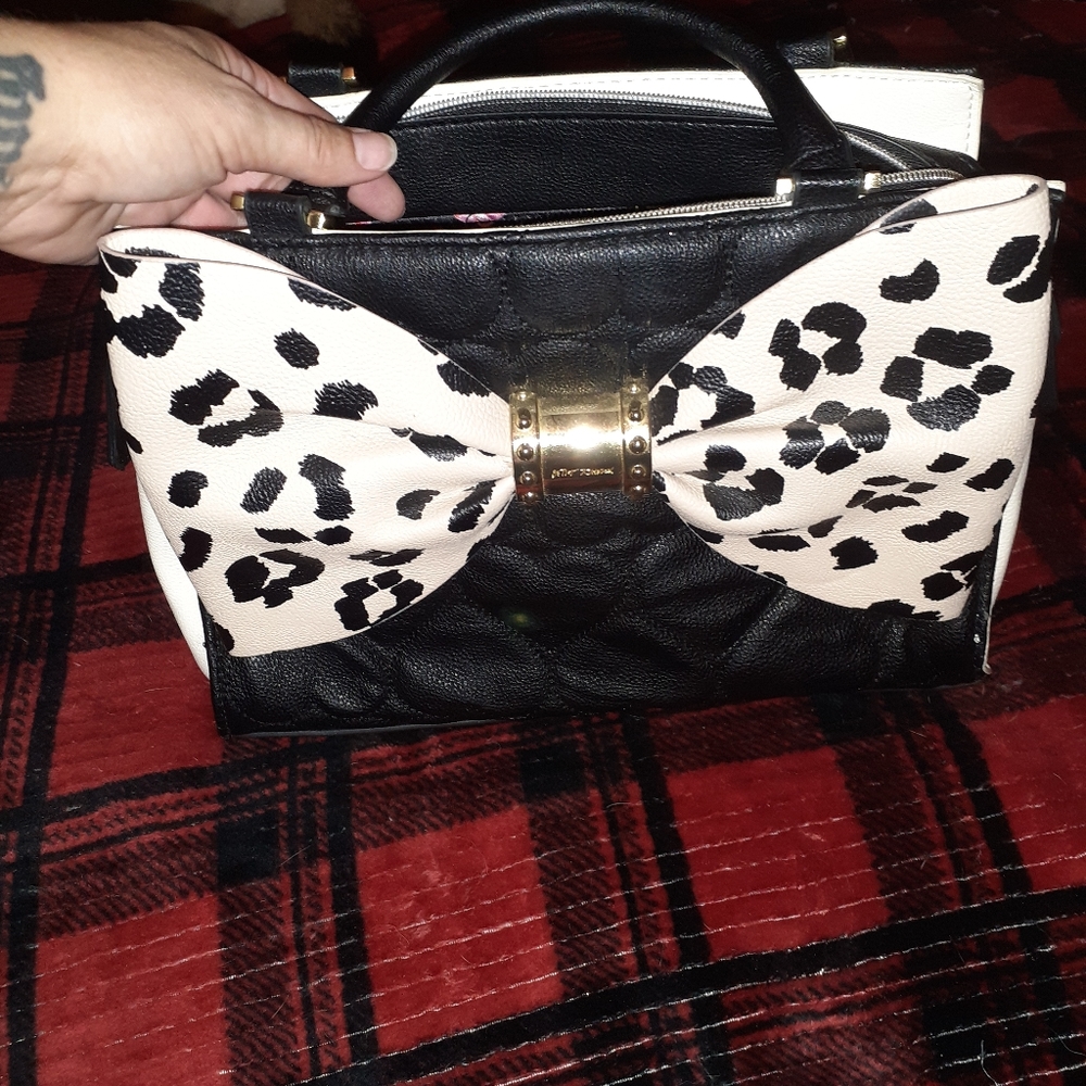 🔥sale🔥Leopard betsy Johnson purse
